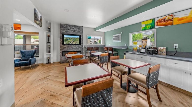 <b>Quality Inn Restaurant</b>. Images powered by <a href="https://iceportal.shijigroup.com/" title="IcePortal" target="_blank">IcePortal</a>.
