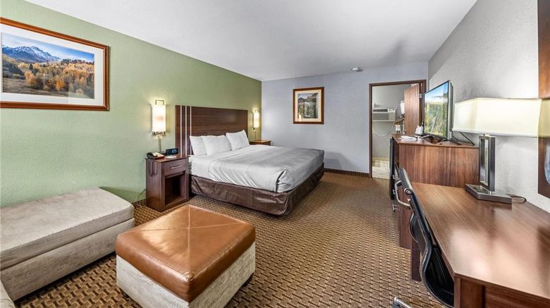 <b>Quality Inn Room</b>. Images powered by <a href="https://iceportal.shijigroup.com/" title="IcePortal" target="_blank">IcePortal</a>.