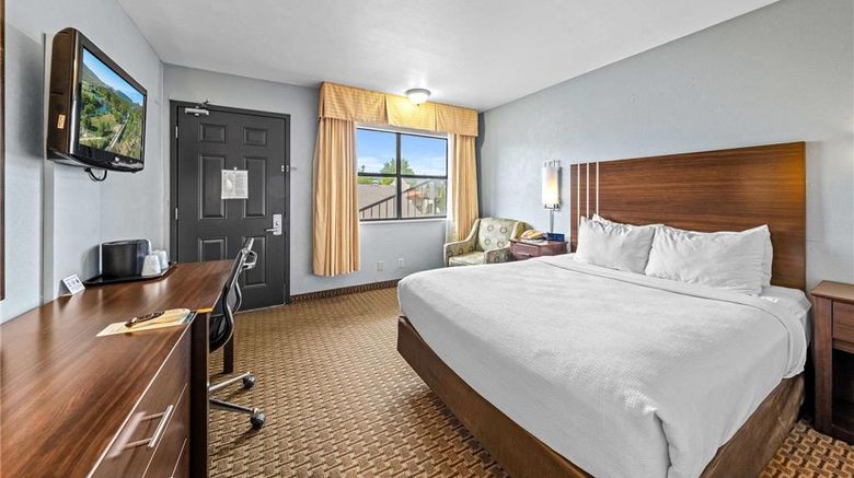 <b>Quality Inn Room</b>. Images powered by <a href="https://iceportal.shijigroup.com/" title="IcePortal" target="_blank">IcePortal</a>.