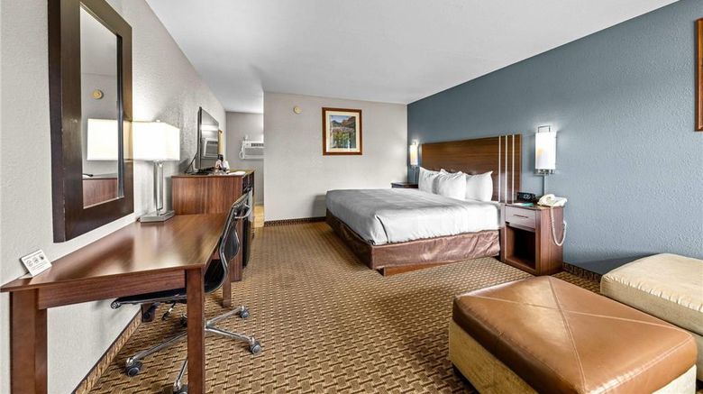<b>Quality Inn Room</b>. Images powered by <a href="https://iceportal.shijigroup.com/" title="IcePortal" target="_blank">IcePortal</a>.