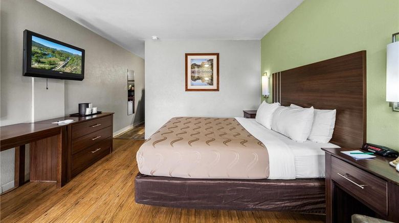 <b>Quality Inn Room</b>. Images powered by <a href="https://iceportal.shijigroup.com/" title="IcePortal" target="_blank">IcePortal</a>.