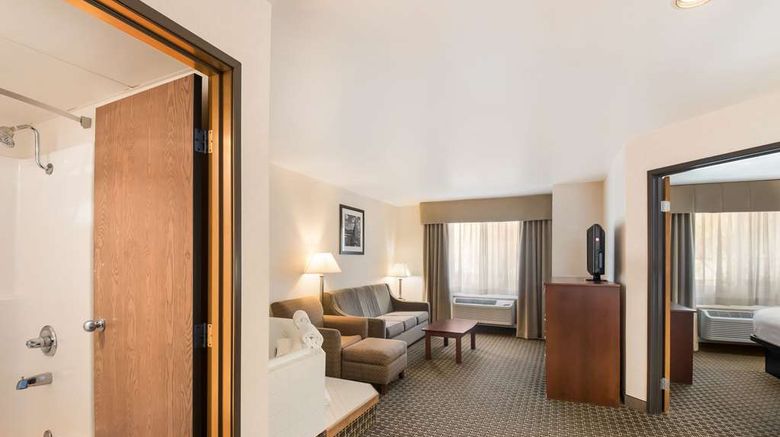 <b>Quality Inn & Suites Steamboat Springs Suite</b>. Images powered by <a href="https://iceportal.shijigroup.com/" title="IcePortal" target="_blank">IcePortal</a>.