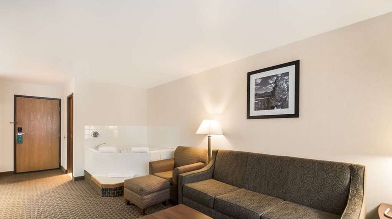 <b>Quality Inn & Suites Steamboat Springs Suite</b>. Images powered by <a href="https://iceportal.shijigroup.com/" title="IcePortal" target="_blank">IcePortal</a>.