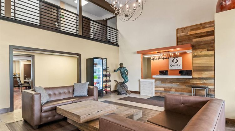 Quality Inn & Suites Steamboat Springs Lobby