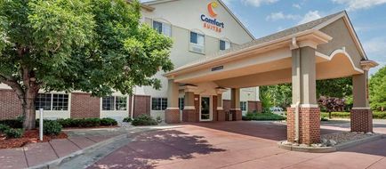 Comfort Suites Exterior