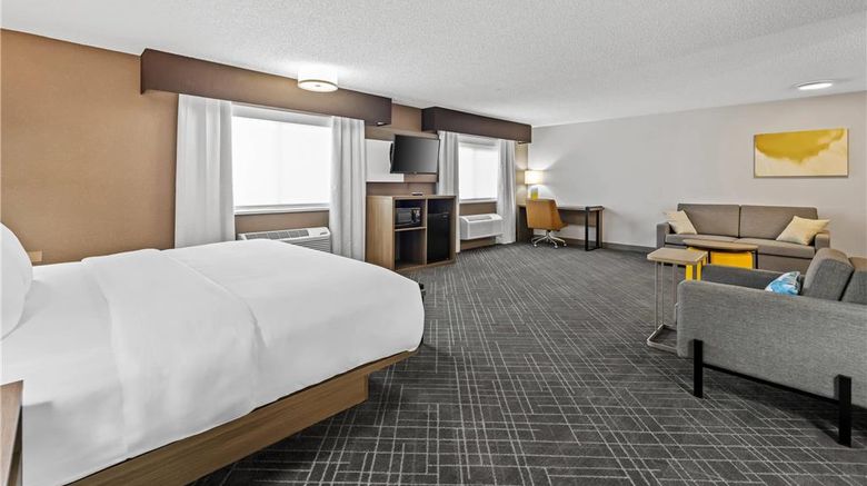 <b>Comfort Inn Suite</b>. Images powered by <a href="https://iceportal.shijigroup.com/" title="IcePortal" target="_blank">IcePortal</a>.