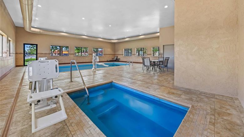 <b>Comfort Inn Pool</b>. Images powered by <a href="https://iceportal.shijigroup.com/" title="IcePortal" target="_blank">IcePortal</a>.