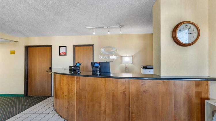 Econo Lodge Longmont East Lobby