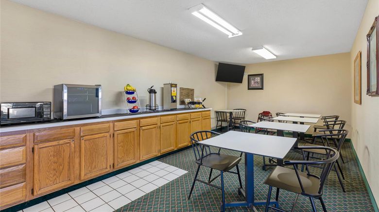 <b>Econo Lodge Longmont East Restaurant</b>. Images powered by <a href="https://iceportal.shijigroup.com/" title="IcePortal" target="_blank">IcePortal</a>.