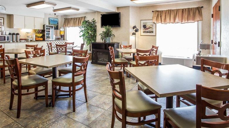 <b>Econo Lodge Denver International Airport Restaurant</b>. Images powered by <a href="https://iceportal.shijigroup.com/" title="IcePortal" target="_blank">IcePortal</a>.