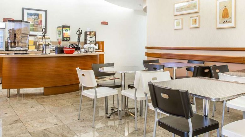 <b>Econo Lodge West Haven Restaurant</b>. Images powered by <a href="https://iceportal.shijigroup.com/" title="IcePortal" target="_blank">IcePortal</a>.