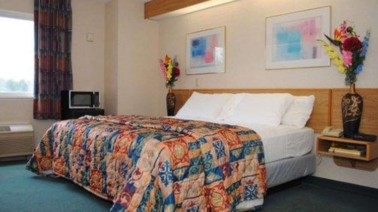 Rodeway Inn Room