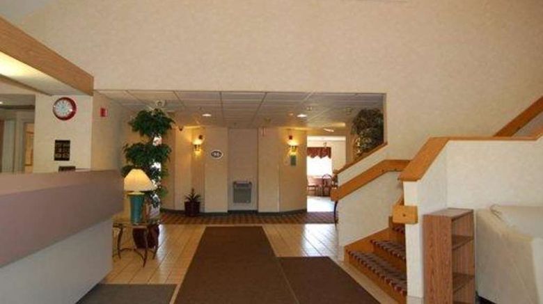 <b>Rodeway Inn Lobby</b>. Images powered by <a href="https://iceportal.shijigroup.com/" title="IcePortal" target="_blank">IcePortal</a>.