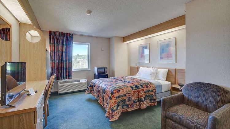 Rodeway Inn Room