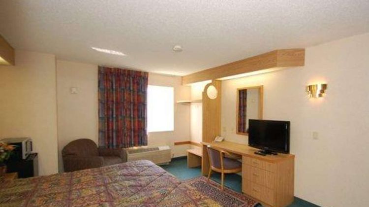 Rodeway Inn Room