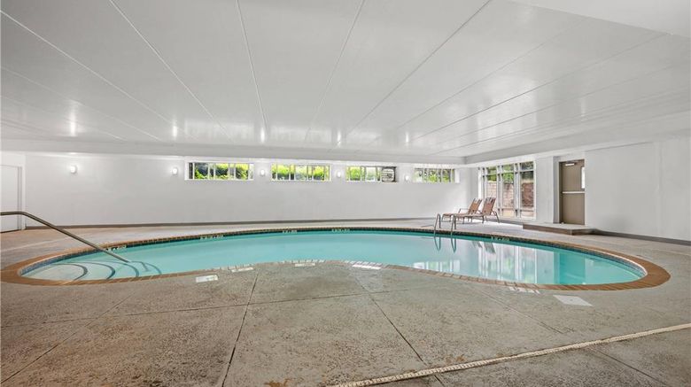 <b>Comfort Suites Norwich Pool</b>. Images powered by <a href="https://iceportal.shijigroup.com/" title="IcePortal" target="_blank">IcePortal</a>.