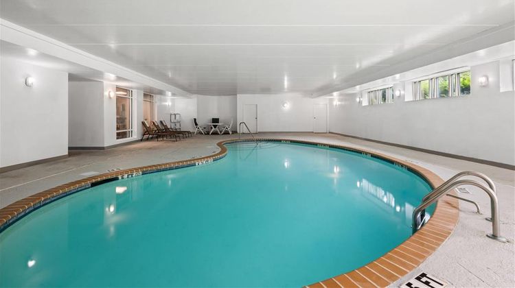 Comfort Suites Norwich Pool