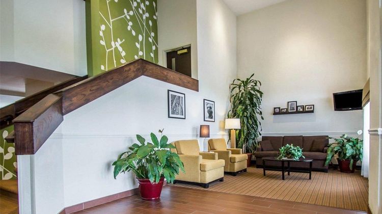 Sleep Inn and Suites Niantic North Lobby