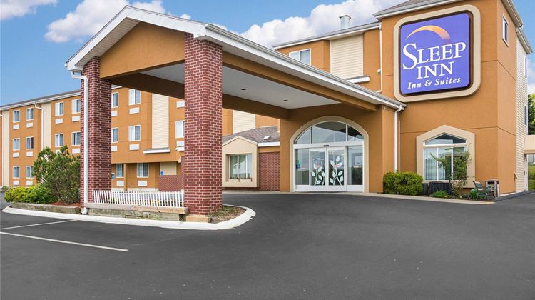 Sleep Inn and Suites Niantic North Exterior