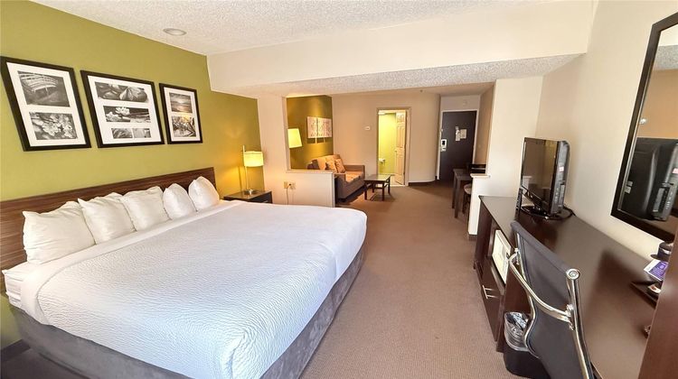 Sleep Inn and Suites Niantic North Suite