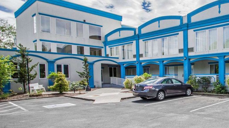 <b>Econo Lodge Inn & Suites Exterior</b>. Images powered by <a href="https://iceportal.shijigroup.com/" title="IcePortal" target="_blank">IcePortal</a>.