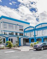 Econo Lodge Inn & Suites
