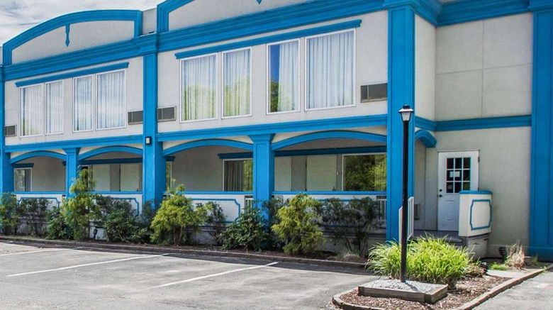 <b>Econo Lodge Inn & Suites Exterior</b>. Images powered by <a href="https://iceportal.shijigroup.com/" title="IcePortal" target="_blank">IcePortal</a>.