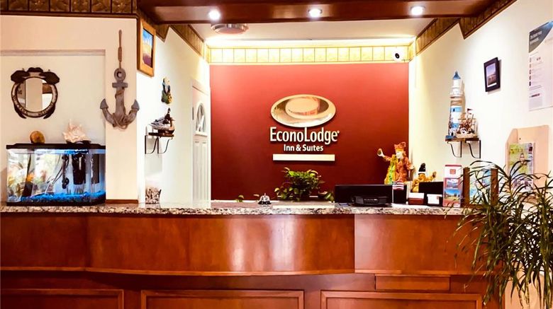 <b>Econo Lodge Inn & Suites Lobby</b>. Images powered by <a href="https://iceportal.shijigroup.com/" title="IcePortal" target="_blank">IcePortal</a>.