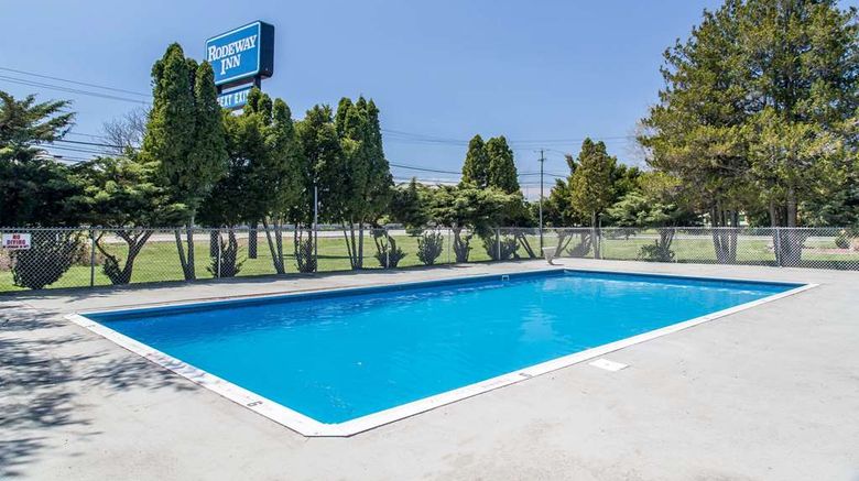 <b>Rodeway Inn Pool</b>. Images powered by <a href="https://iceportal.shijigroup.com/" title="IcePortal" target="_blank">IcePortal</a>.