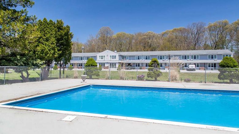 <b>Rodeway Inn Pool</b>. Images powered by <a href="https://iceportal.shijigroup.com/" title="IcePortal" target="_blank">IcePortal</a>.