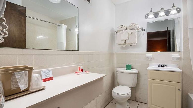 <b>Econo Lodge Inn & Suites Room</b>. Images powered by <a href="https://iceportal.shijigroup.com/" title="IcePortal" target="_blank">IcePortal</a>.