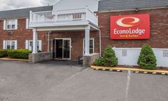 Econo Lodge Inn & Suites