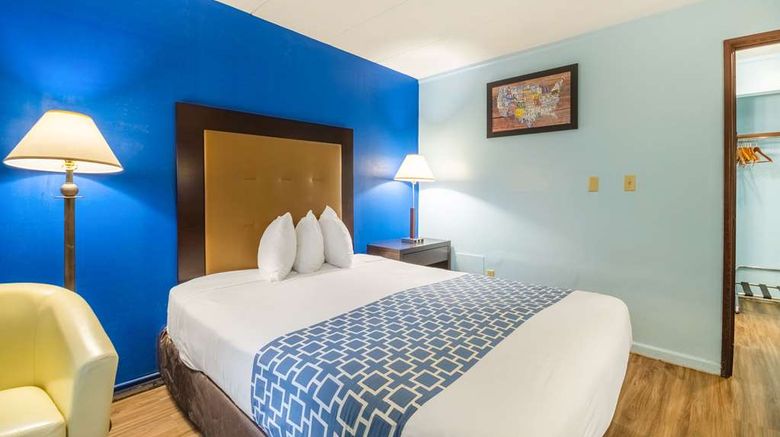 <b>Econo Lodge Inn & Suites Room</b>. Images powered by <a href="https://iceportal.shijigroup.com/" title="IcePortal" target="_blank">IcePortal</a>.