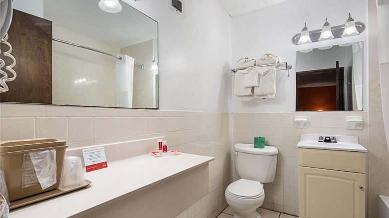 <b>Econo Lodge Inn & Suites Room</b>. Images powered by <a href="https://iceportal.shijigroup.com/" title="IcePortal" target="_blank">IcePortal</a>.