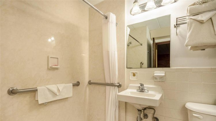 Econo Lodge Inn & Suites Suite
