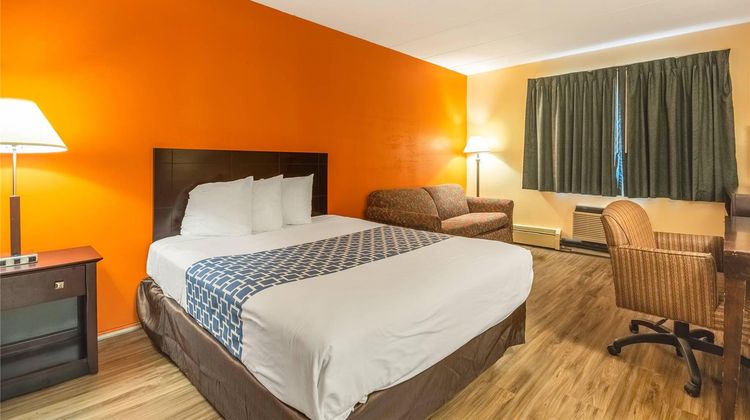 Econo Lodge Inn & Suites Suite