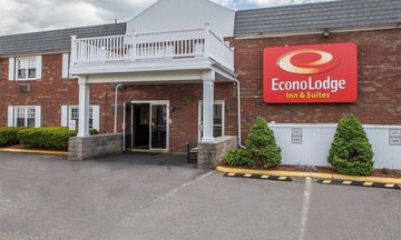 Econo Lodge Inn & Suites