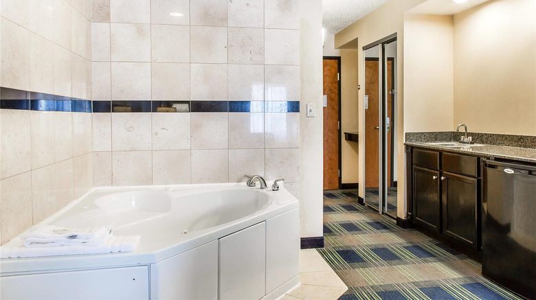 <b>Comfort Inn and Suites Meriden East Suite</b>. Images powered by <a href="https://iceportal.shijigroup.com/" title="IcePortal" target="_blank">IcePortal</a>.