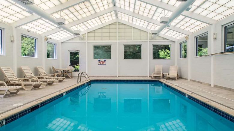 <b>Quality Inn & Suites Pool</b>. Images powered by <a href="https://iceportal.shijigroup.com/" title="IcePortal" target="_blank">IcePortal</a>.