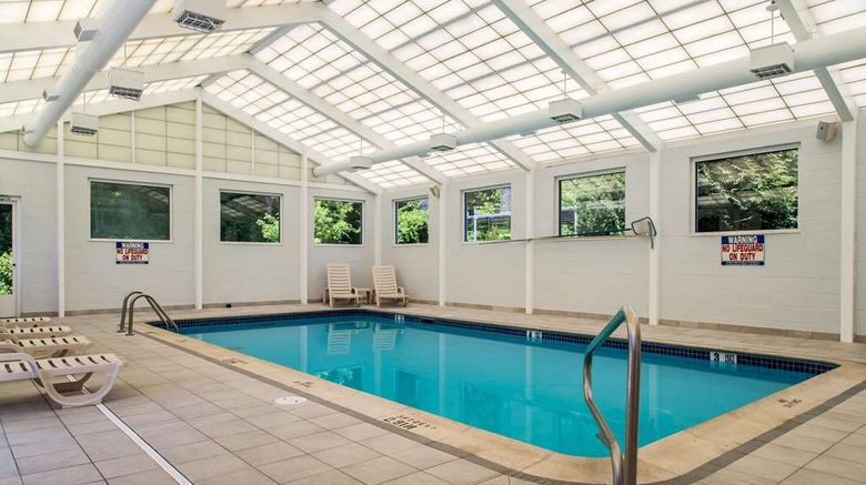 <b>Quality Inn & Suites Pool</b>. Images powered by <a href="https://iceportal.shijigroup.com/" title="IcePortal" target="_blank">IcePortal</a>.