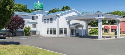 Quality Inn & Suites Exterior