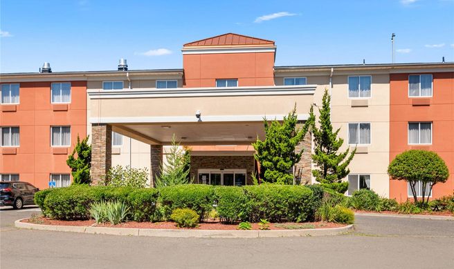 Quality Suites Stratford Exterior