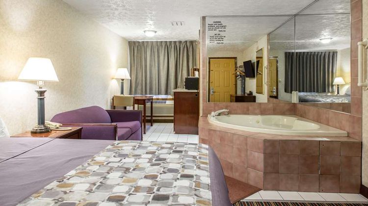 Rodeway Inn & Suites Room