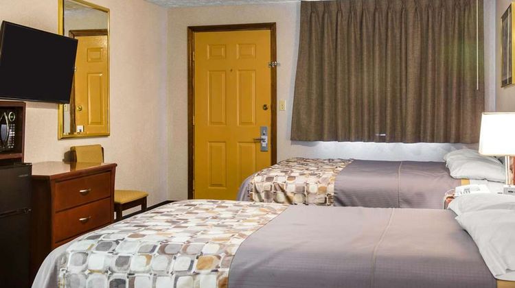 Rodeway Inn & Suites Room