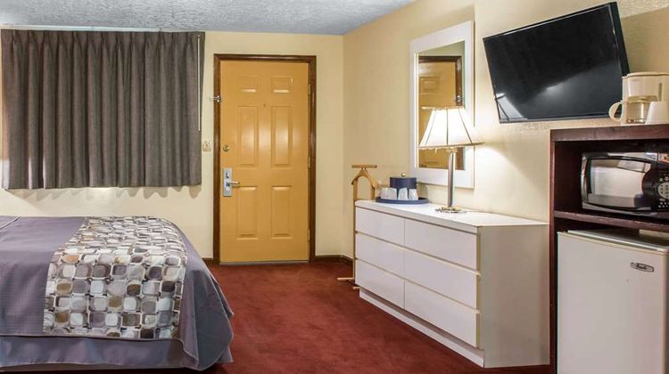 Rodeway Inn & Suites Suite