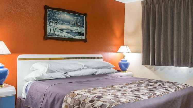 Rodeway Inn & Suites Suite