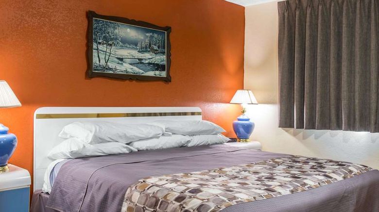 <b>Rodeway Inn & Suites Suite</b>. Images powered by <a href="https://iceportal.shijigroup.com/" title="IcePortal" target="_blank">IcePortal</a>.