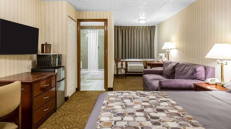 Rodeway Inn & Suites Room