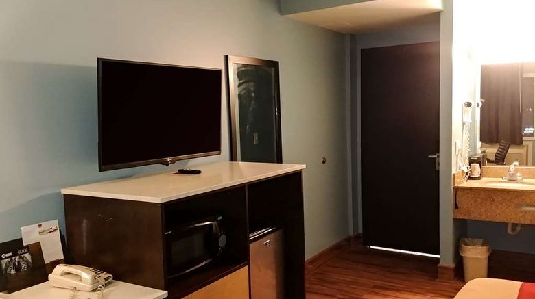 <b>Econo Lodge Milldale-Southington Room</b>. Images powered by <a href="https://iceportal.shijigroup.com/" title="IcePortal" target="_blank">IcePortal</a>.