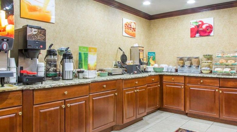 <b>Quality Inn & Suites Restaurant</b>. Images powered by <a href="https://iceportal.shijigroup.com/" title="IcePortal" target="_blank">IcePortal</a>.